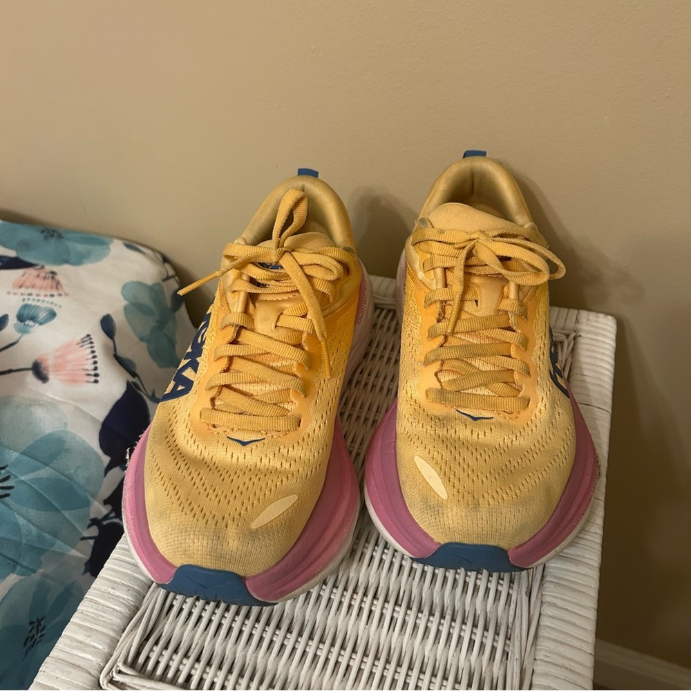 Size 5 in women. Heart for walks and running
